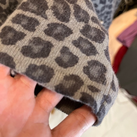 𝅺ANIMAL print Cardigan by Laura Ashley - Picture 4 of 7